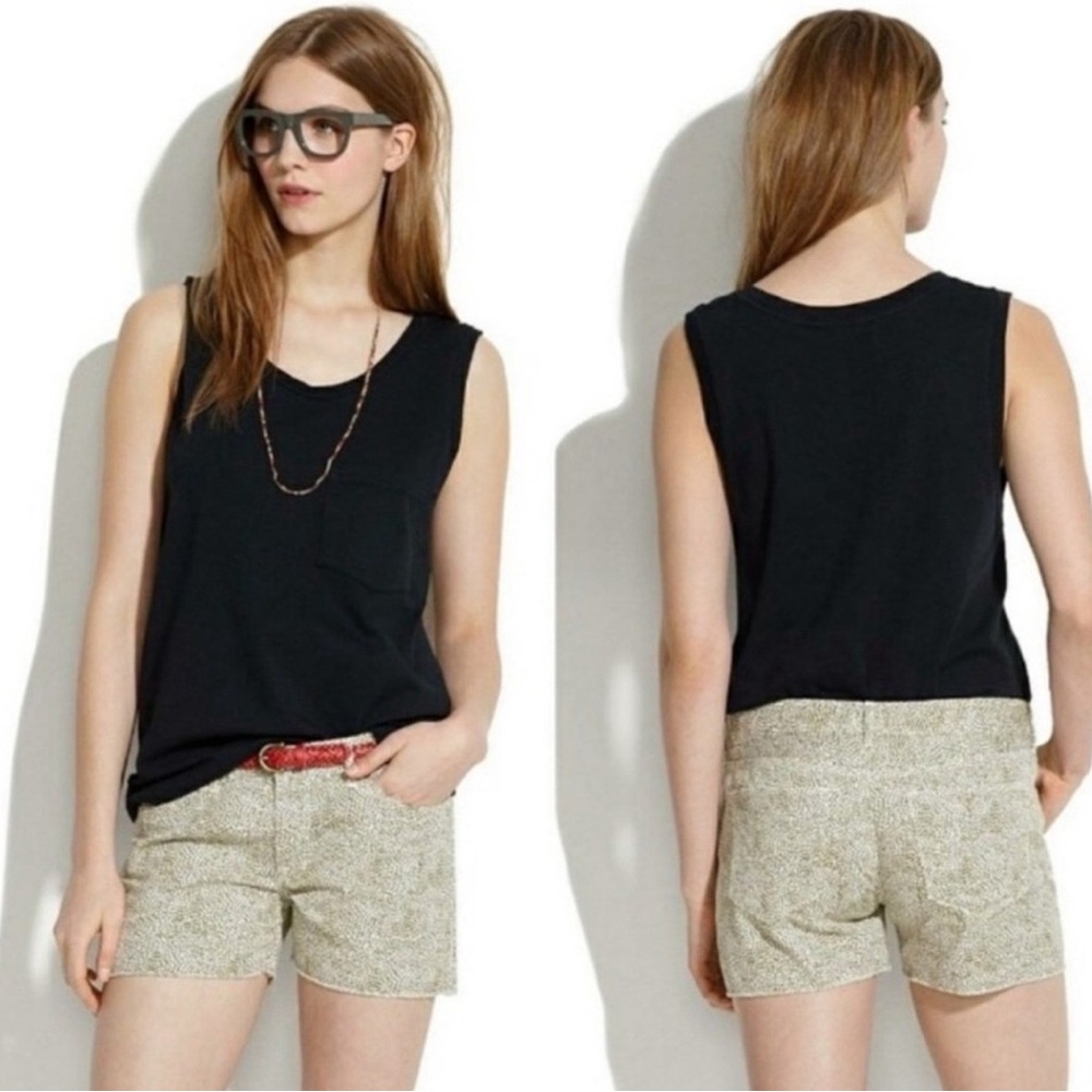 Madewell Denim Cut Off Safari Dot Shorts 
Size 32
Excellent condition- no flaws!